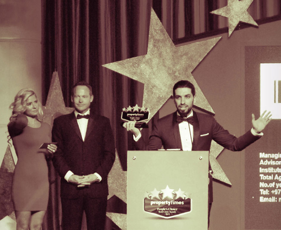 dr mohanad wining an award